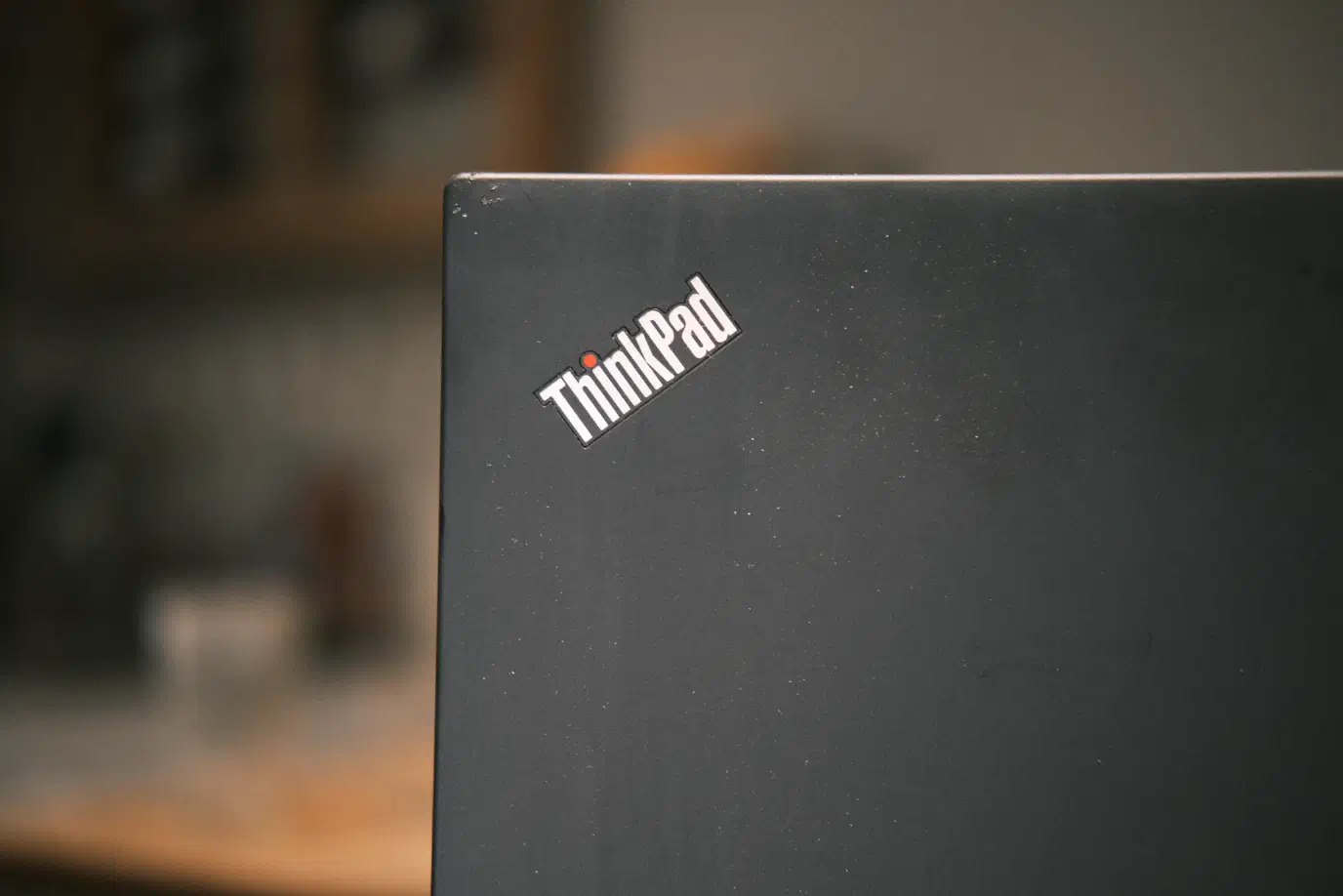 The ThinkPad logo on the lid of a P93 The ThinkPad logo on the lid of a P93